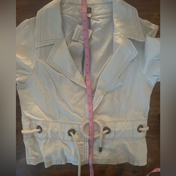 NWT Anthropologie Short Jacket. Size 4 - Picture 7 of 10